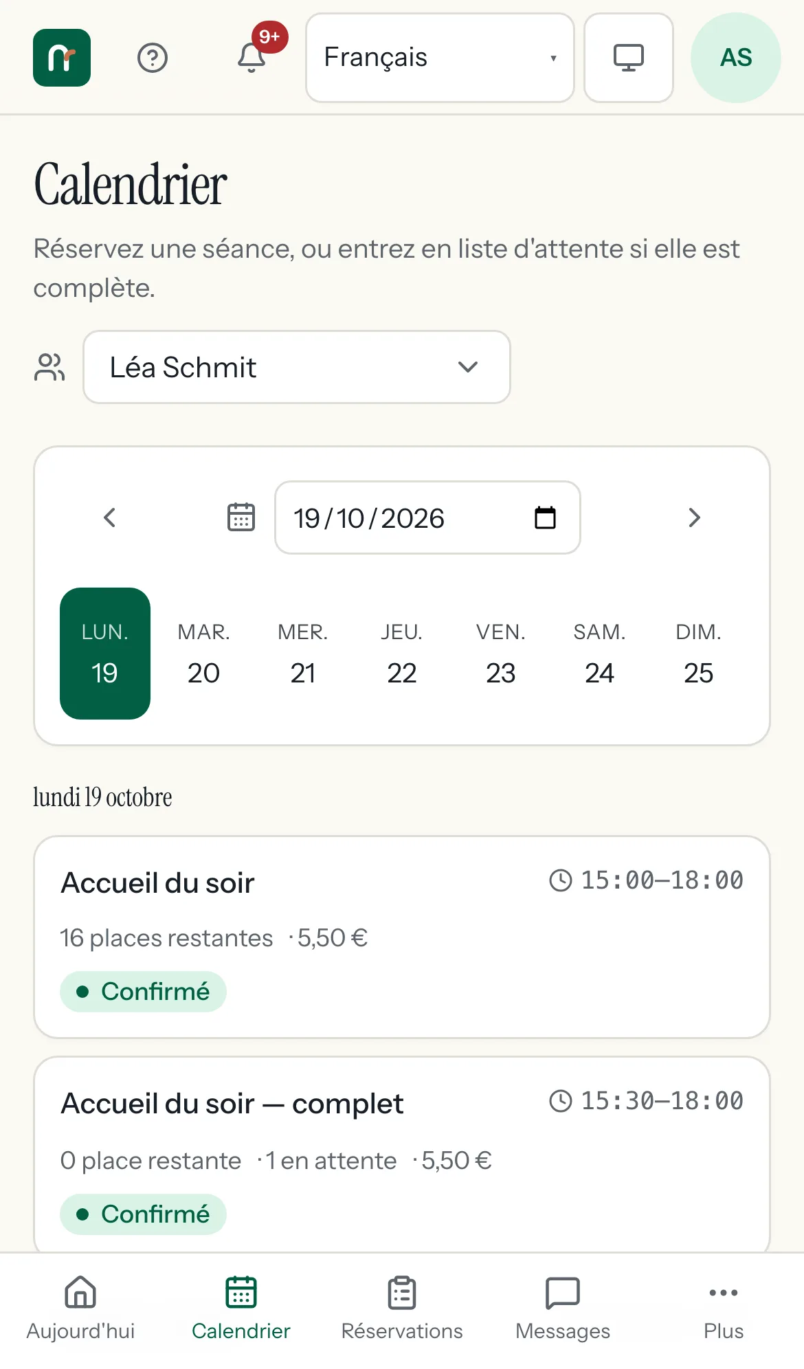 Phone view of the booking calendar: the week strip, seats left and the price before booking.