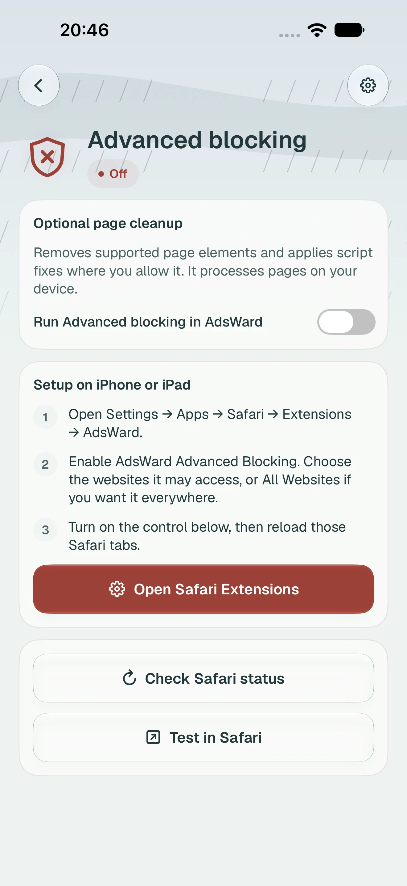 Advanced blocking screen with an optional page-cleanup switch, an explanation of what it processes on device, and its Safari setup steps.